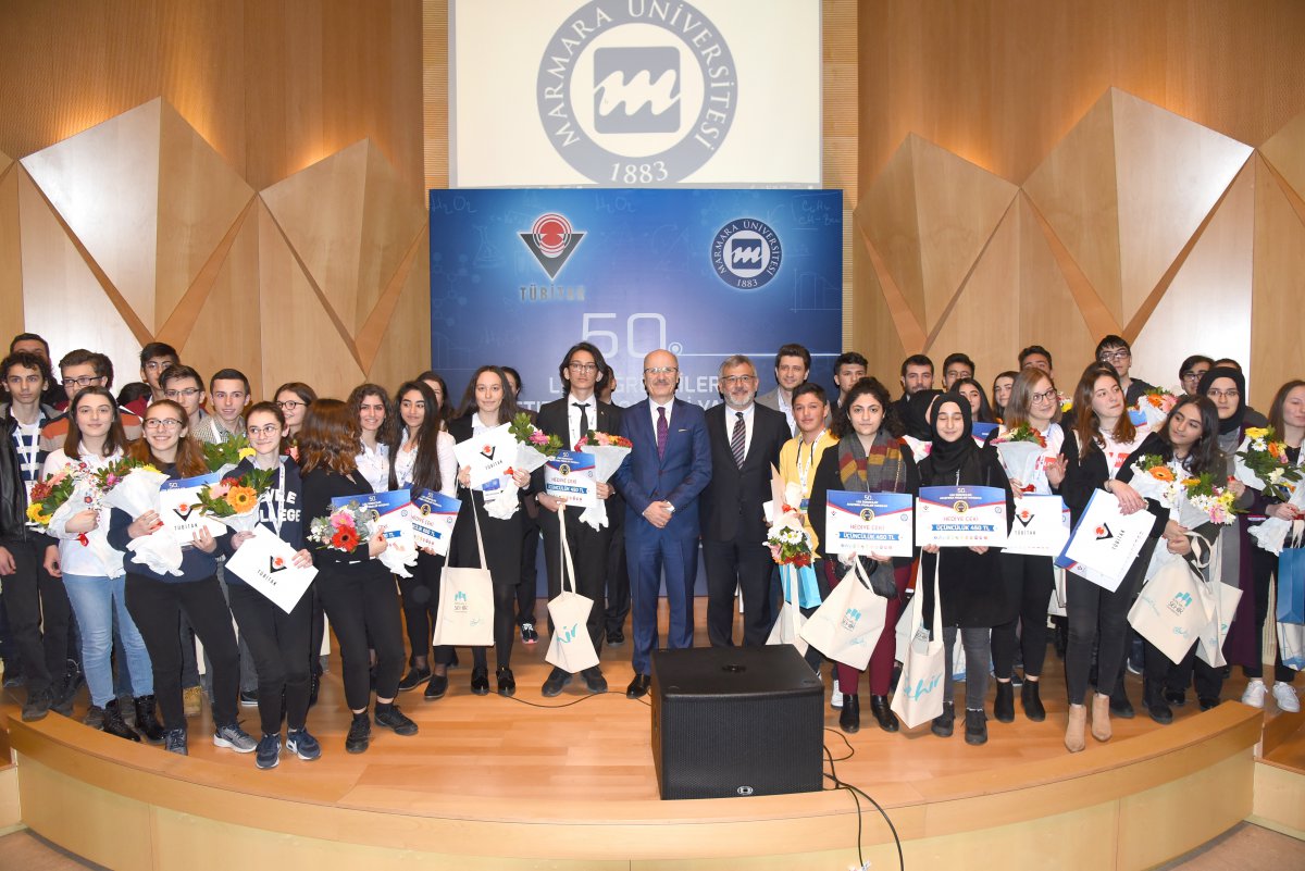 Marmara Üniversitesi ve TÜBİTAK işbirliği ile düzenlenen "50.Yıl Lise Öğrencileri Araştırma Projeleri Yarışması"nda dereceye giren öğrencilere ödülleri takdim edildi. 