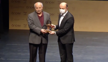 Üniversitemiz Emekli Öğretim Üyemiz Talip Mert'e ‘’Sanata Hizmet Ödülü’’ Verildi
